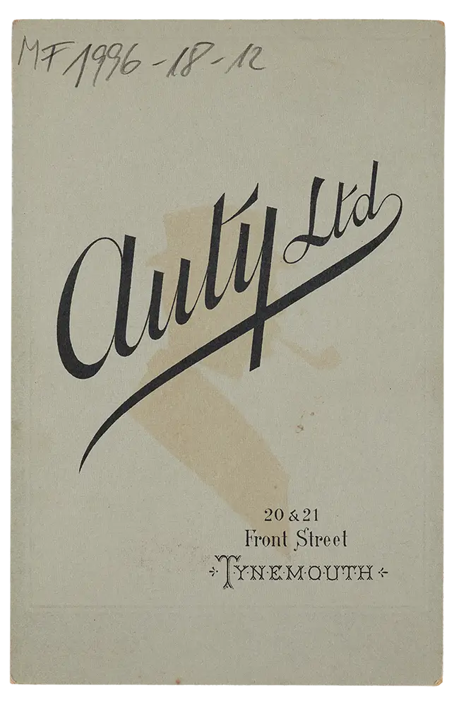 Kabinettkarte Frauenporträt, Rückseite