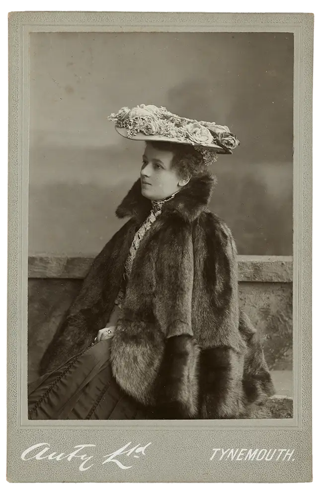 Kabinettkarte Frauenporträt, Vorderseite