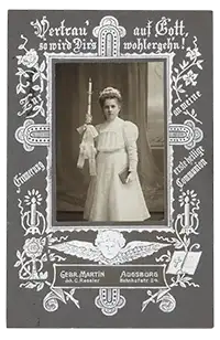 Kommunion eines Mädchens